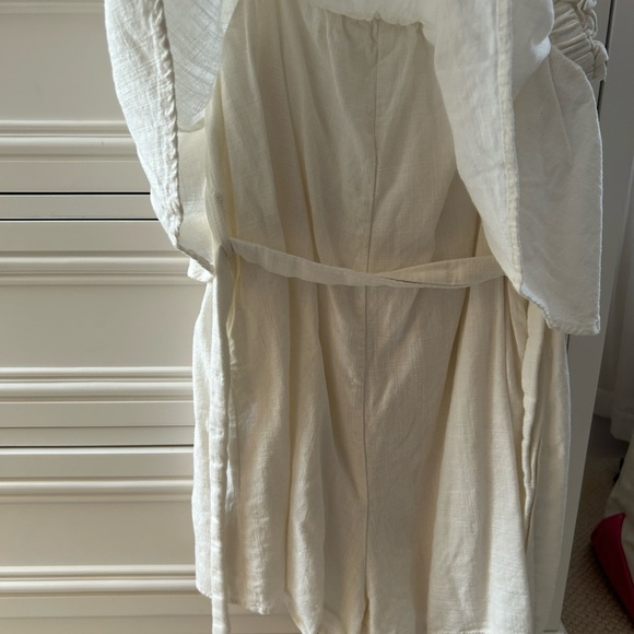 Cream Ruffled Romper - Picture 5 of 6